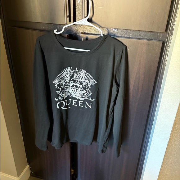 Tops - Queen Black Long Sleeve Shirt